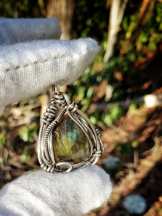 Labradorite Flow Pendant